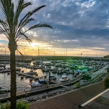 Seaside House In Estreito Semesterbostad