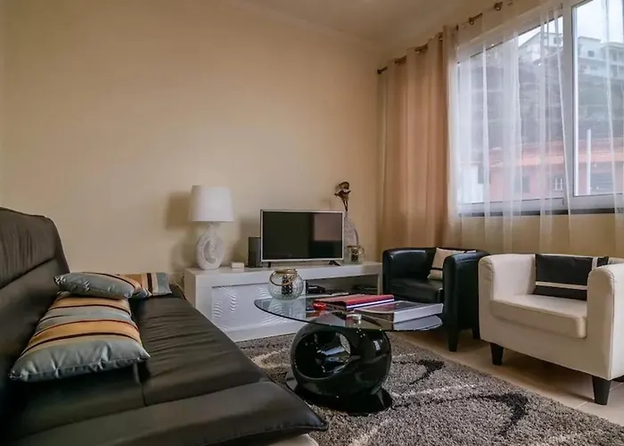 Seaside House In Estreito