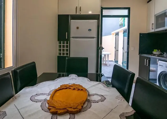 Seaside House In Estreito Дом отдыха